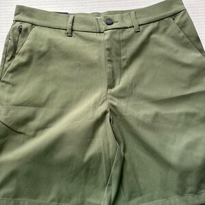 32 Degrees Cool Twill Tech Performance Stretch Soft Touch Green Shorts 32